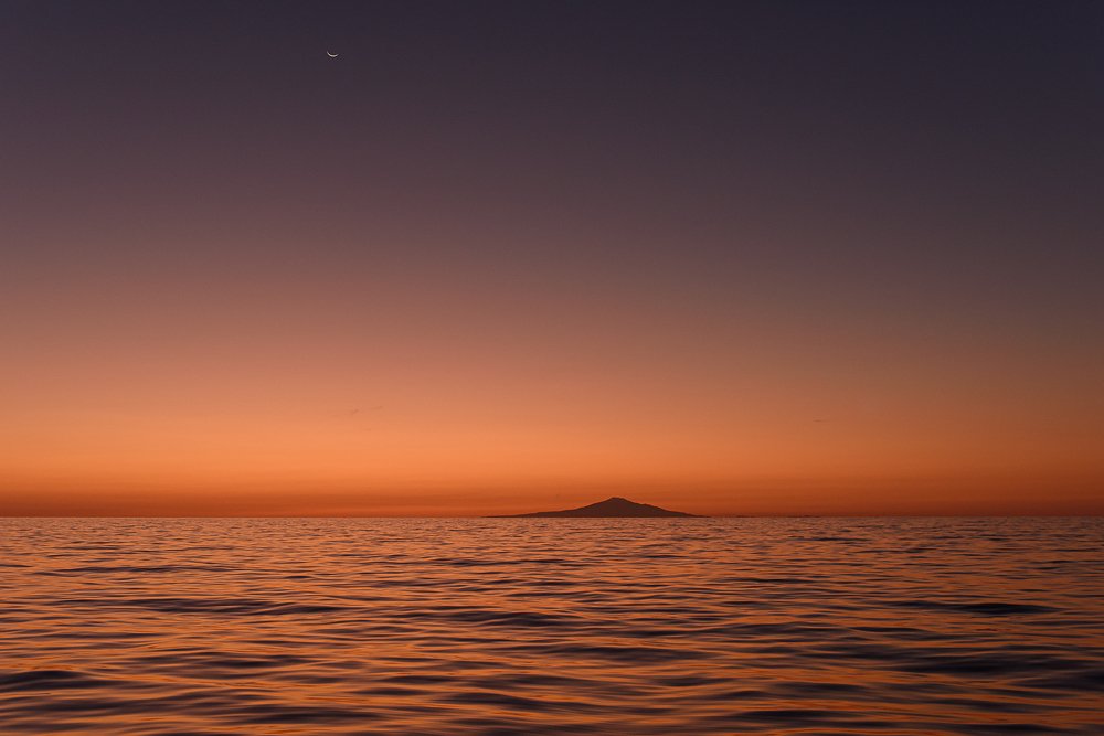 Ночь в море