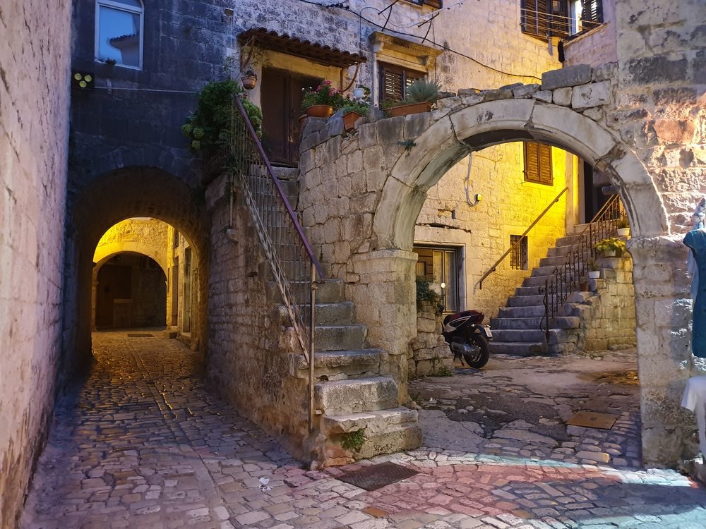 Средневековые улочки старого города Трогира