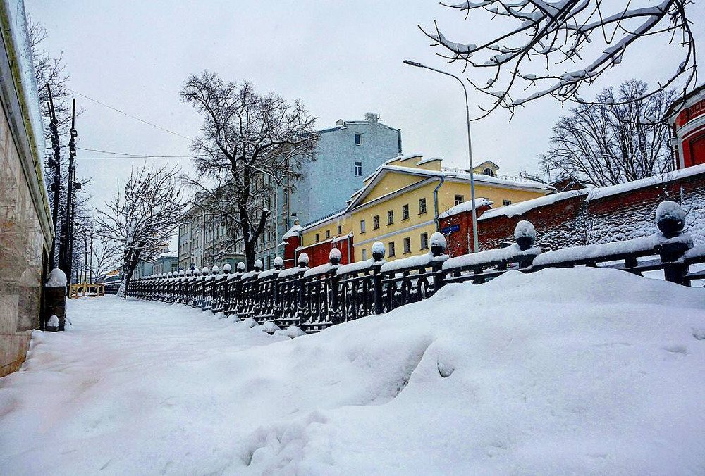 Замело московский сквер.