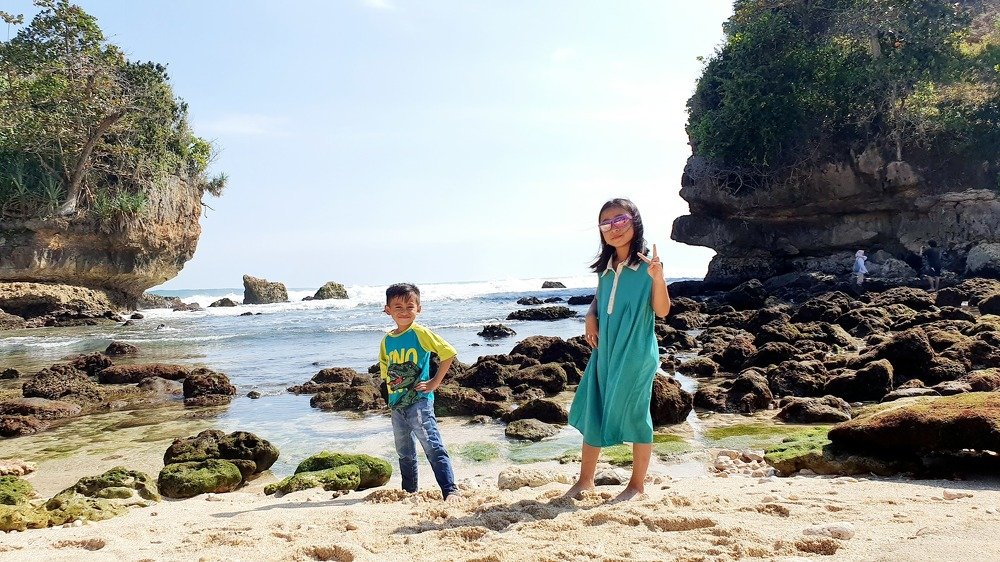 Photograph by Milu Rakhmanu