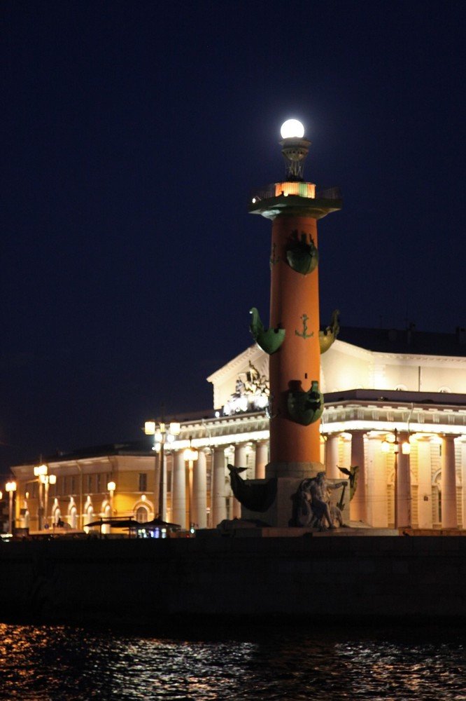 Белые ночи Санкт-Петербурга. Одна из фотографий с речной ночной прогулки.