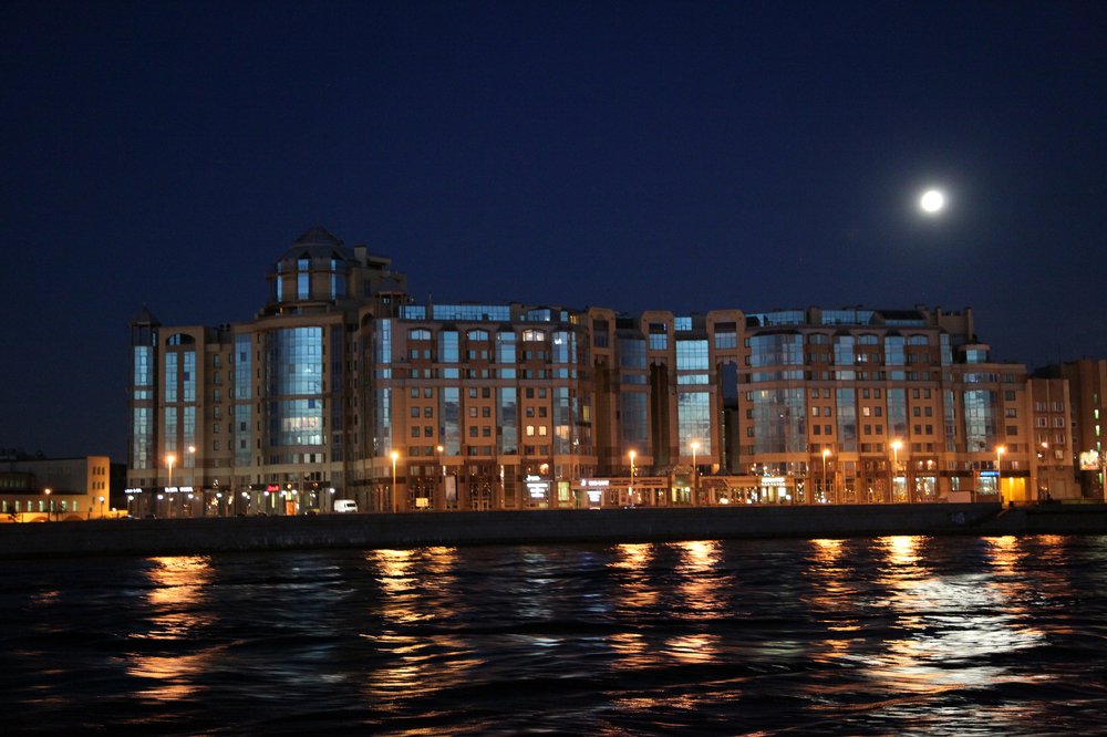 Белые ночи Санкт-Петербурга. Одна из фотографий с речной ночной прогулки.