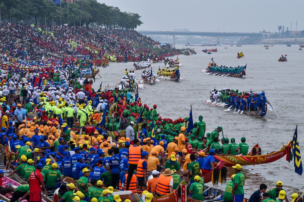 The peoples come to visit The Water Festival