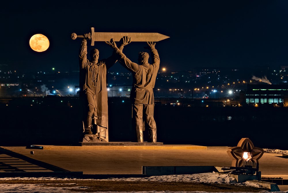 Между двух вечных огней