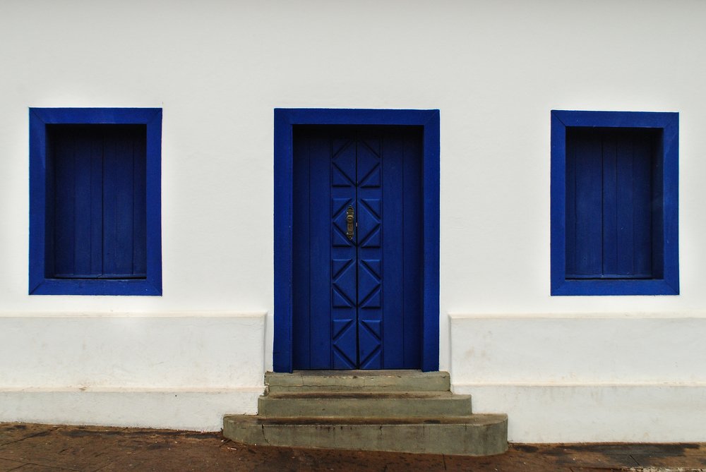 Porta e janelas azuis