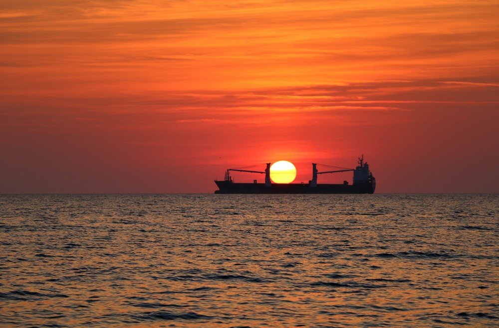 Корабль солнышко везёт