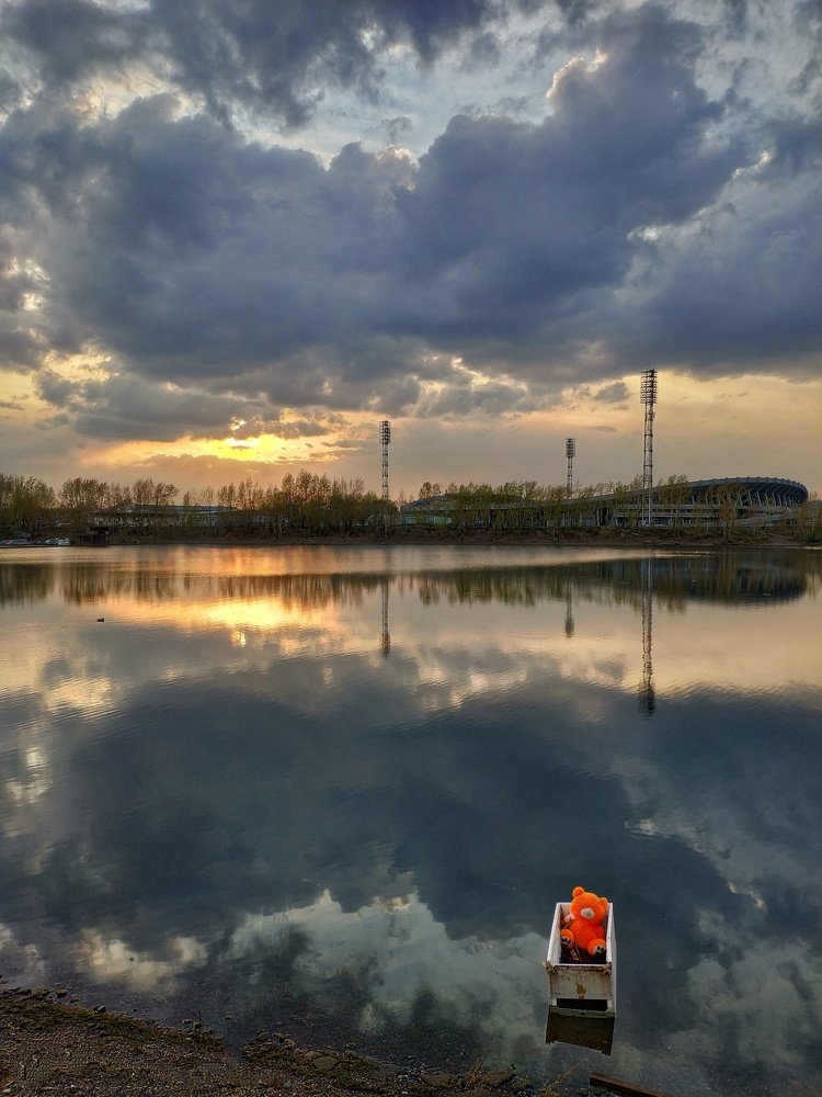 Просто уплывало детство...