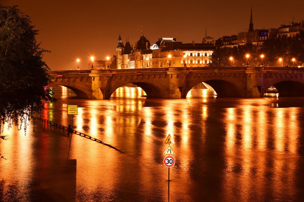 Photograph by SI SABER LOTFI