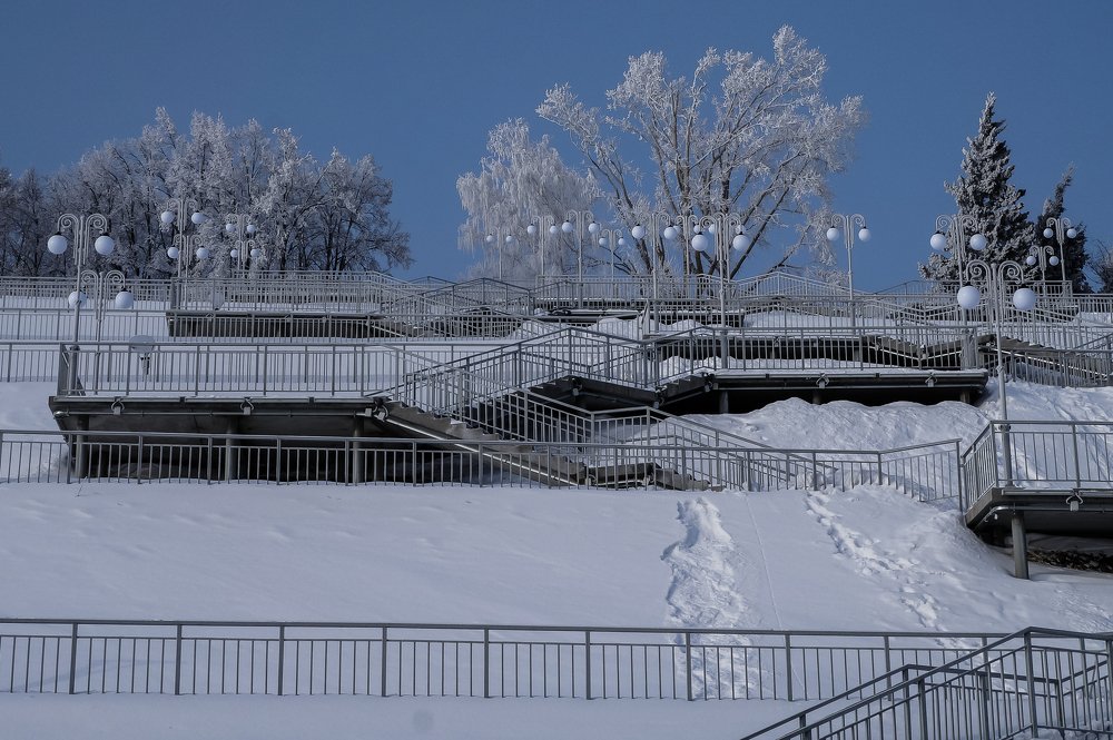 Заснеженная лестница.