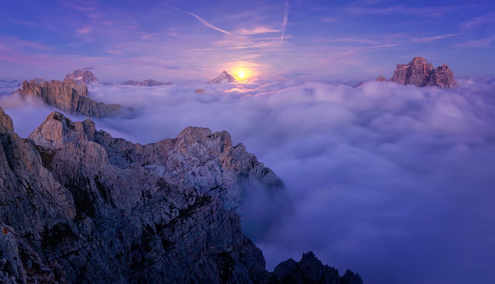 - MOON START TO LIT -