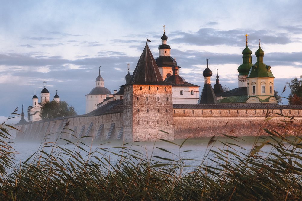 Кирилло-Белозерский монастырь на рассвете