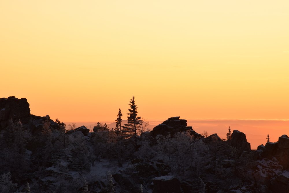 И золото по небу растеклось...