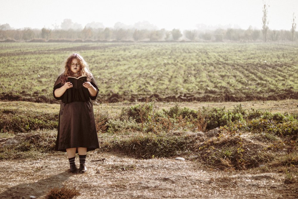 Ведьма современная.