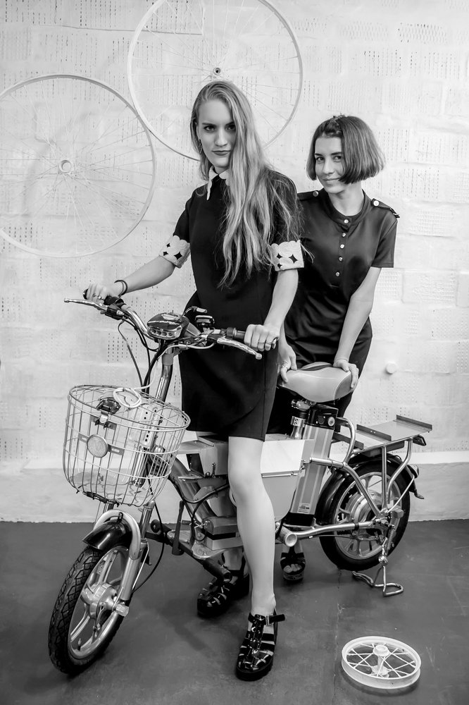 Леди на мопеде