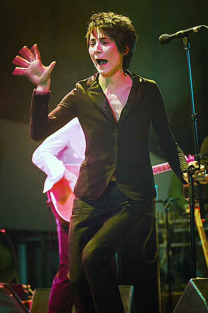 А музыканты - мальчики Шкалят датчики