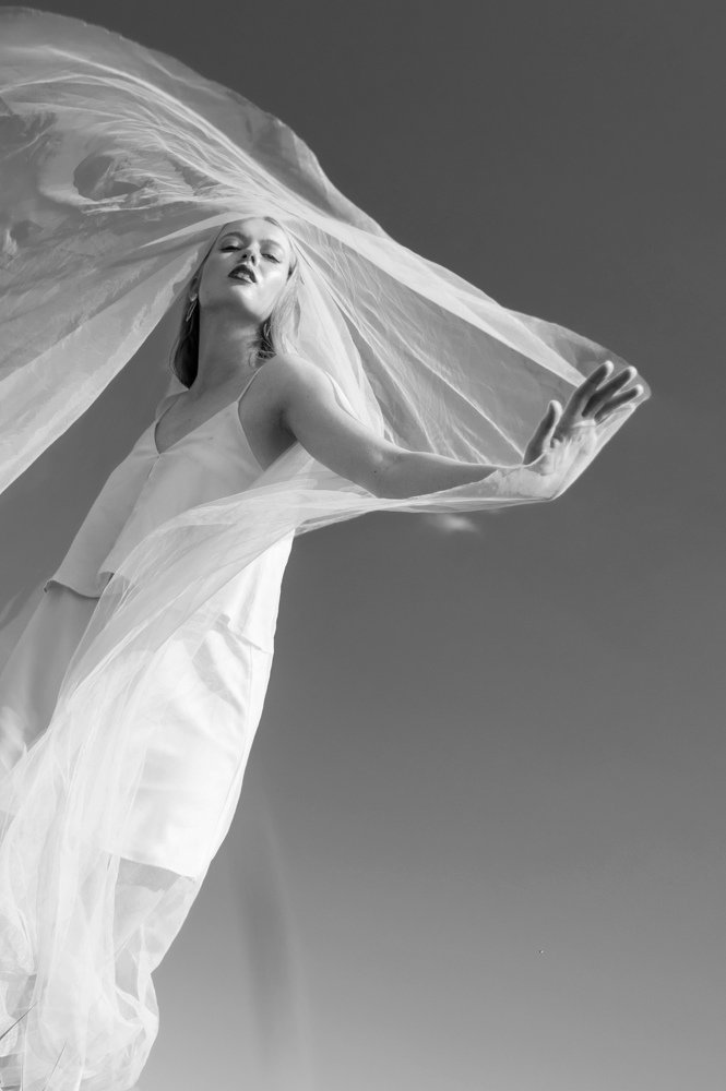 Не уводи взгляда.