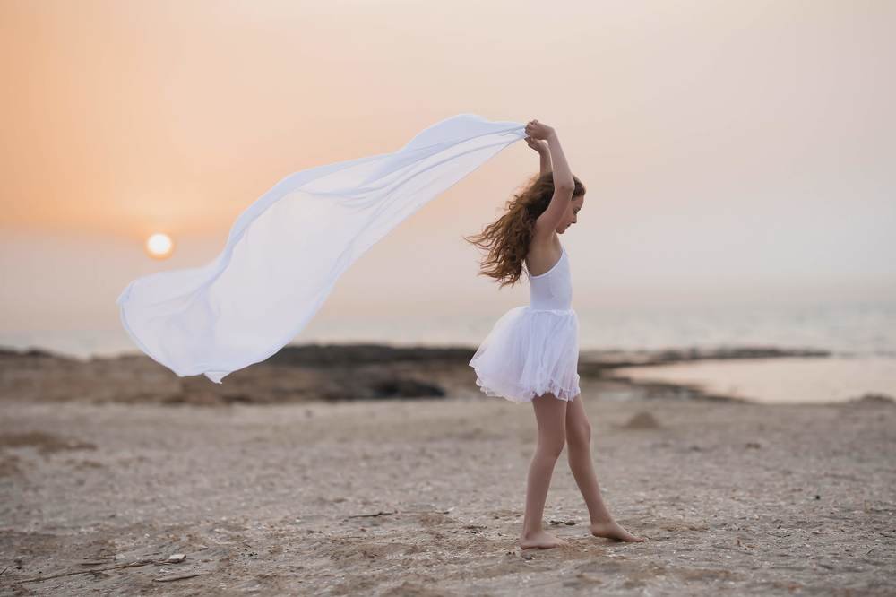 Девочка у моря