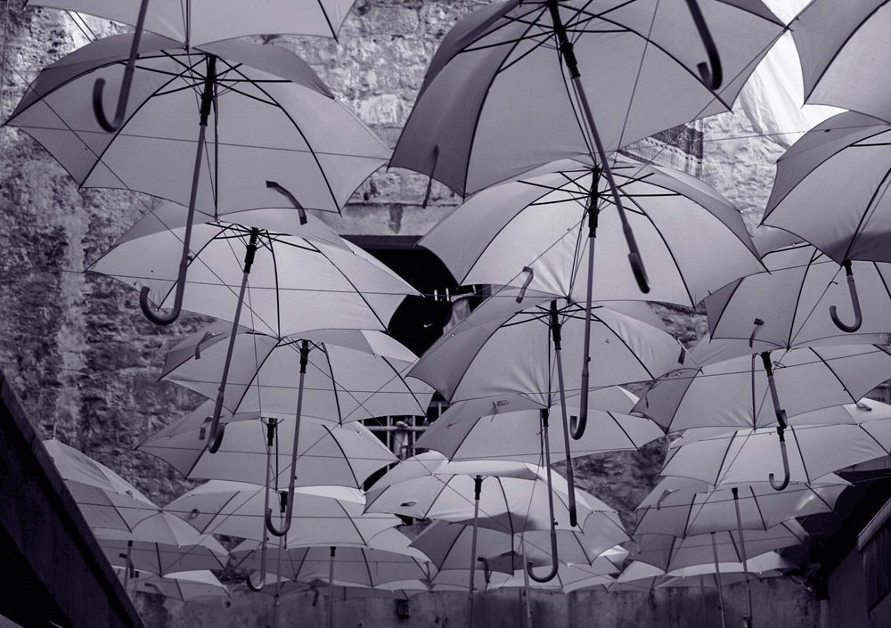 Старый город в зонтах