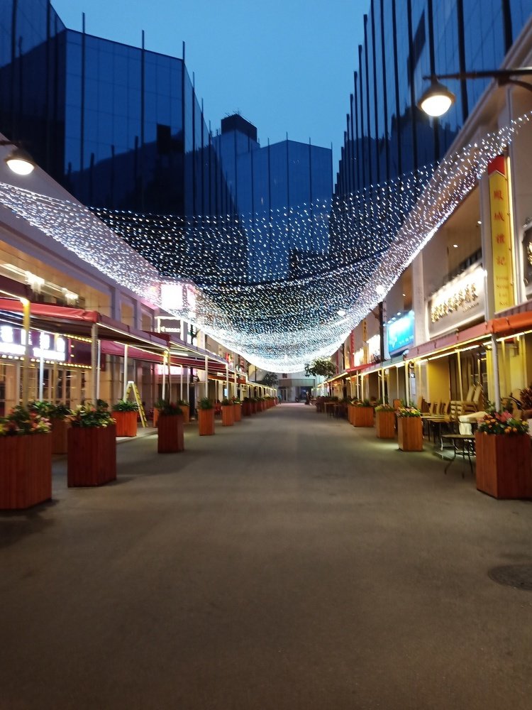 Broadway Hotel Foodstreet
