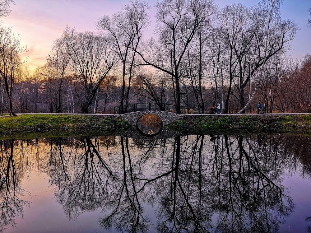 Сиреневый  закат на мостике...