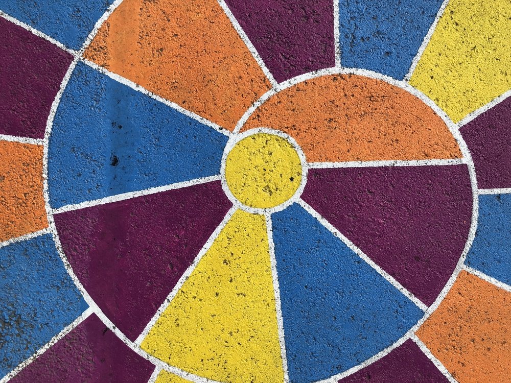 Спираль на асфальте