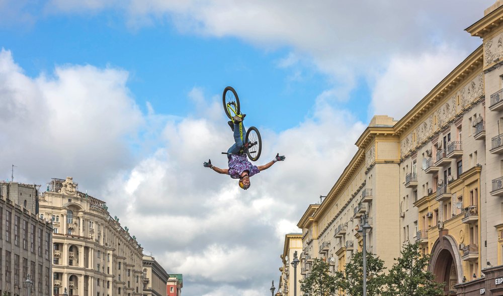 По Тверской на велике.