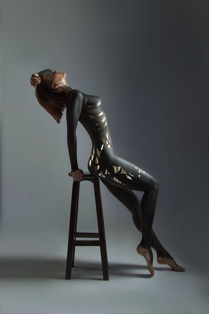 Обратная сторона девушки.