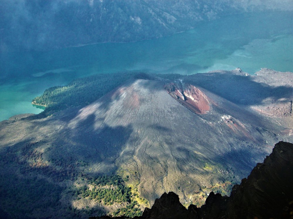 Mt. Barujari 2,376 MASL