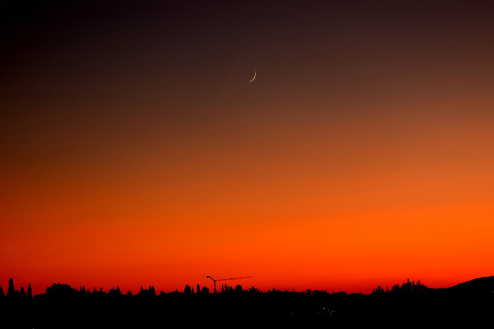 Тонкий месяц новой луны