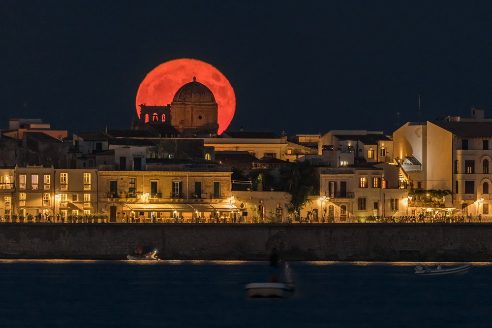 Photograph by Massimo Tamajo