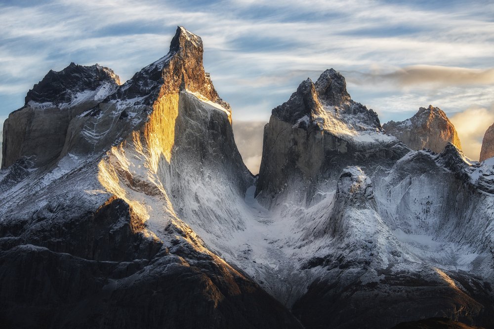 Башни Torres del Paine в в рассветных лучах