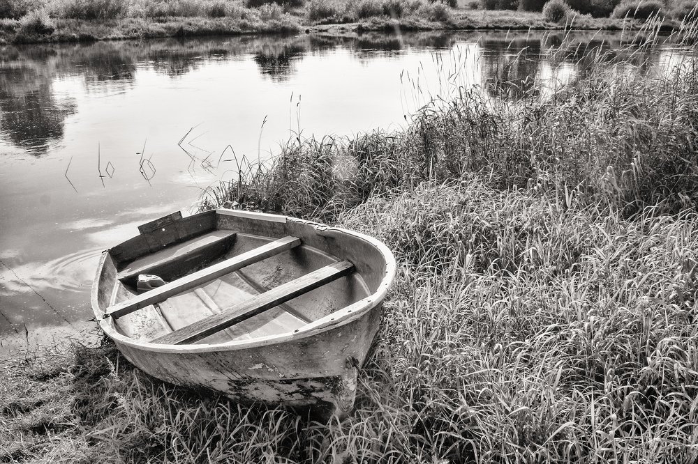 Одинокая лодка