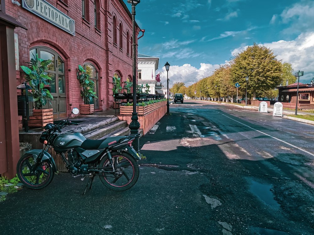 Пустые городские улицы