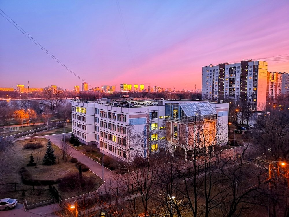Тишина в городе на закате.
