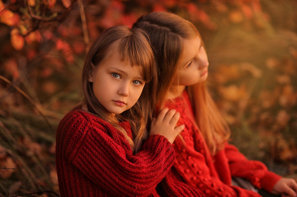 Две сестры.