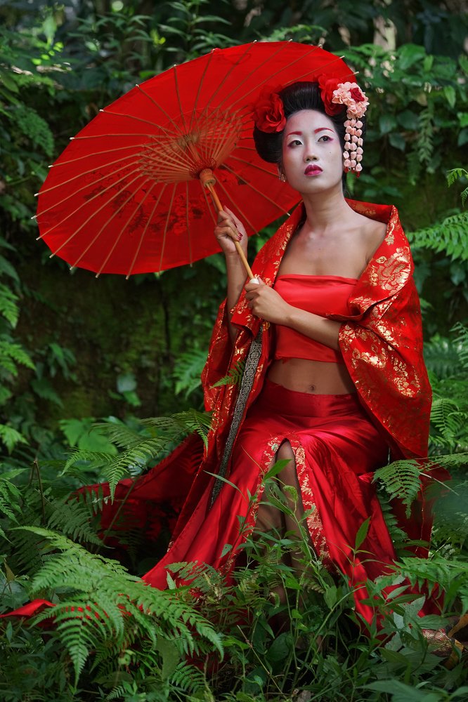 Geisha in red