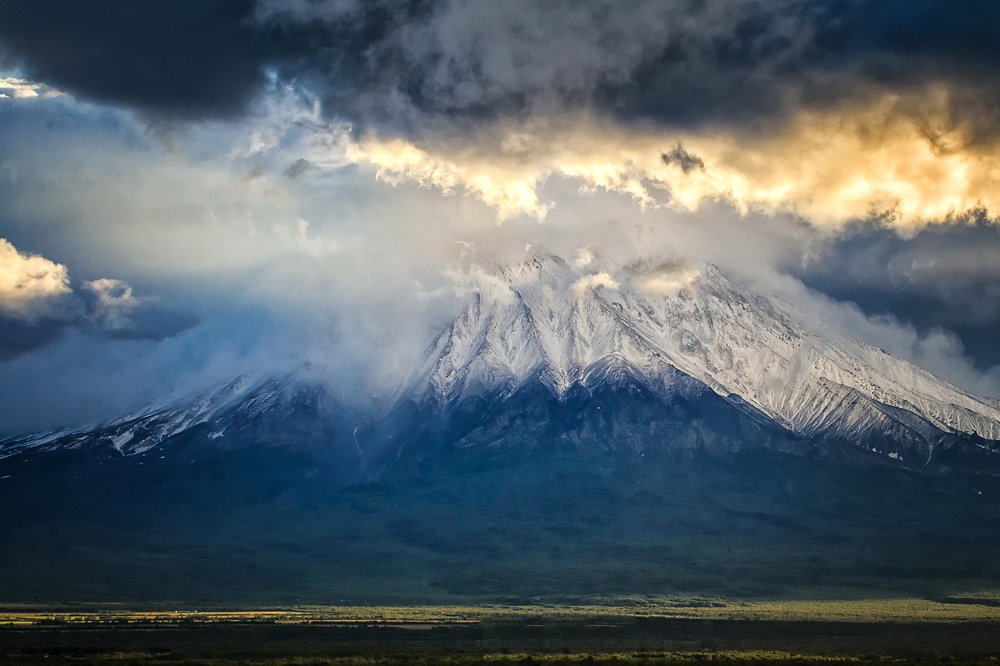 Корякский вулкан в непогоду. Камчатка.