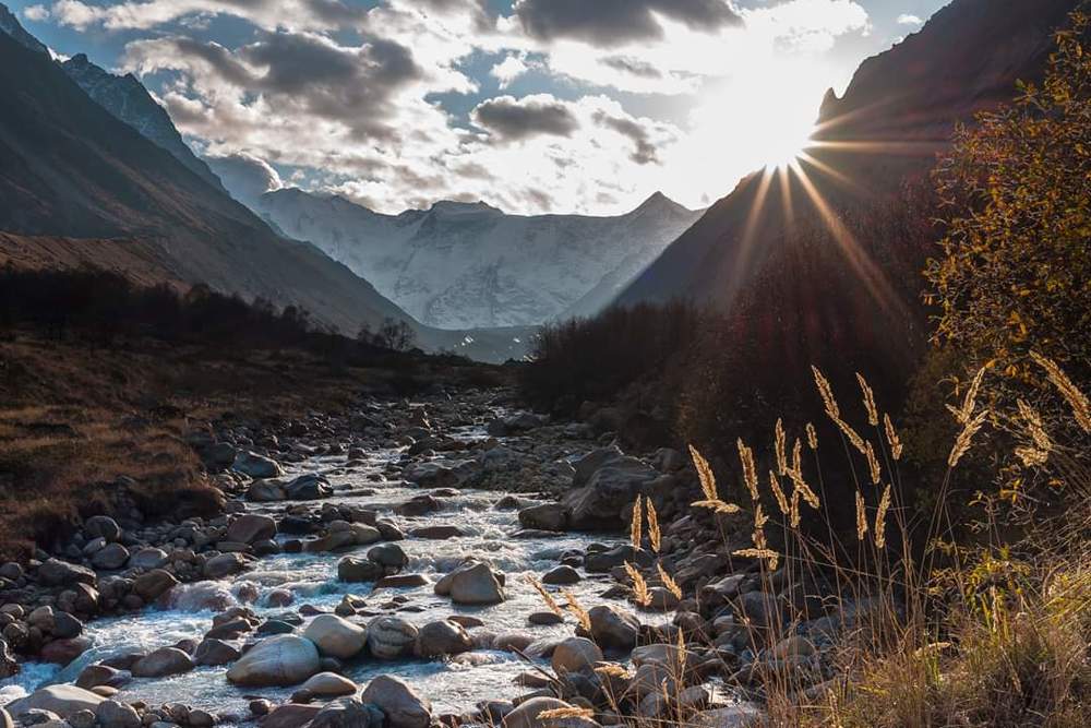 Безенгийская стена.
