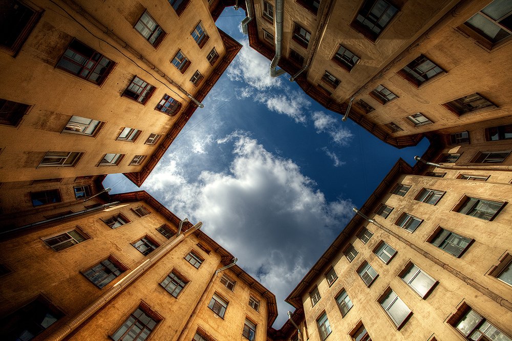 Двор-колодец в Санкт-Петербурге