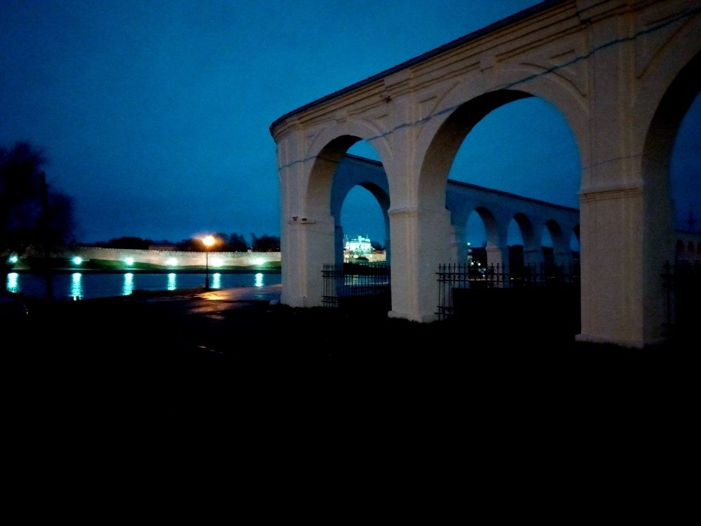 Осенний вечер у реки