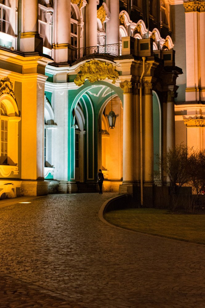 Возле Эрмитажа, час ночи...