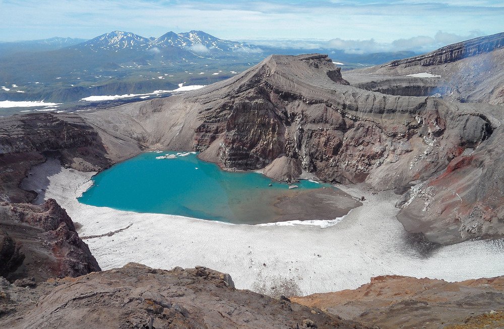 Камчатка. Вулкан Горелый. Кратер Голубое озеро