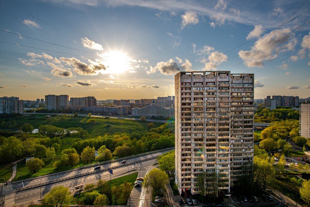 Летний вечер в Москве.