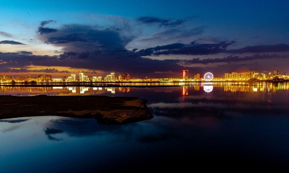 Набережная вечером.