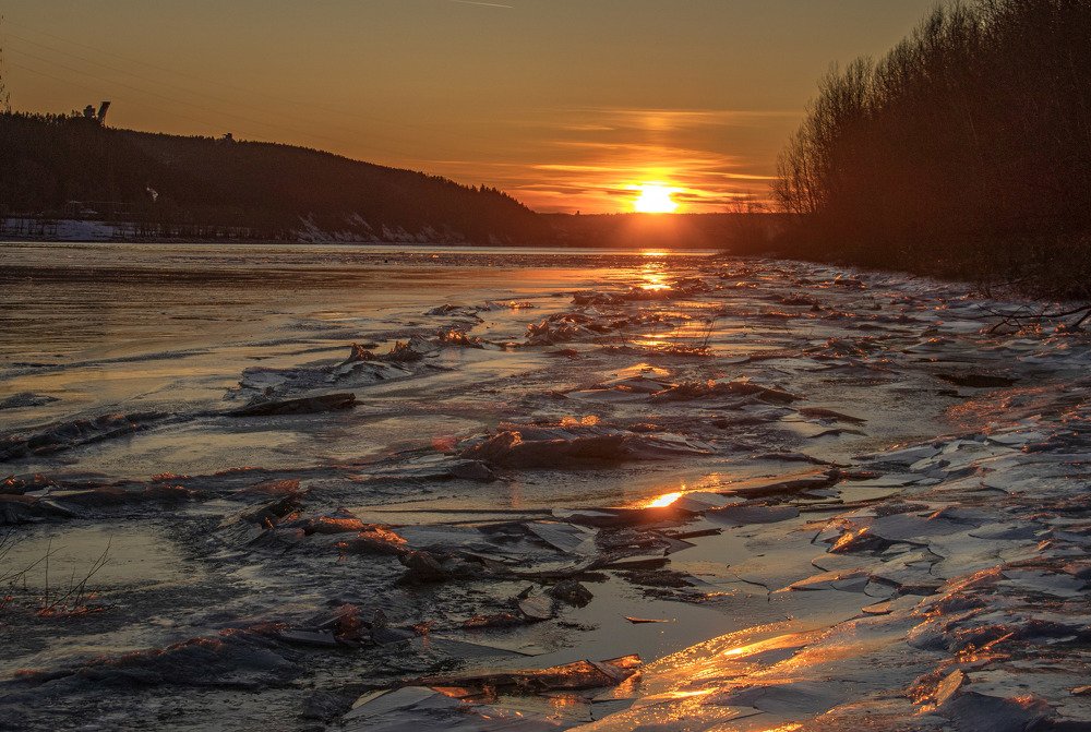 отлив последних лучей вечерней зорьки