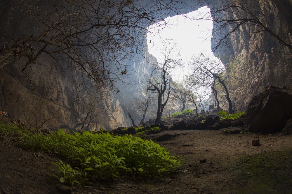 В карстовой пещере