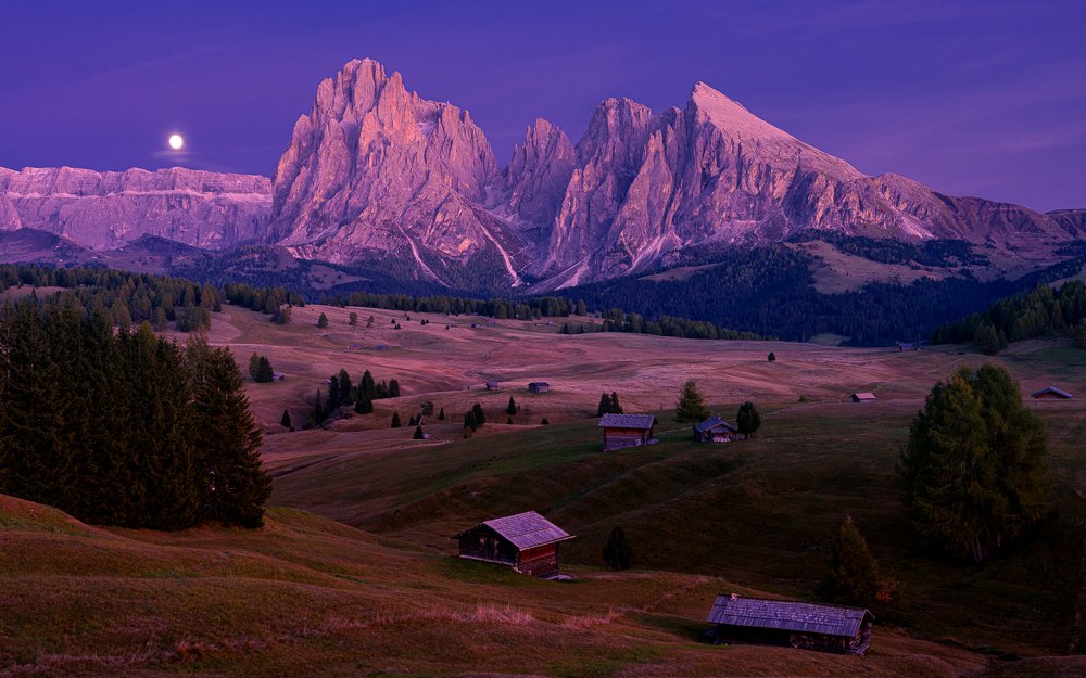 Moonrise after sunset