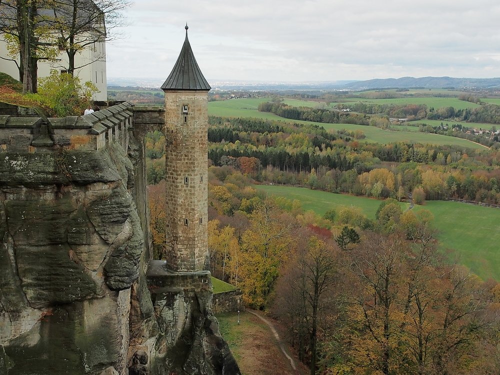 На крепостных стенах