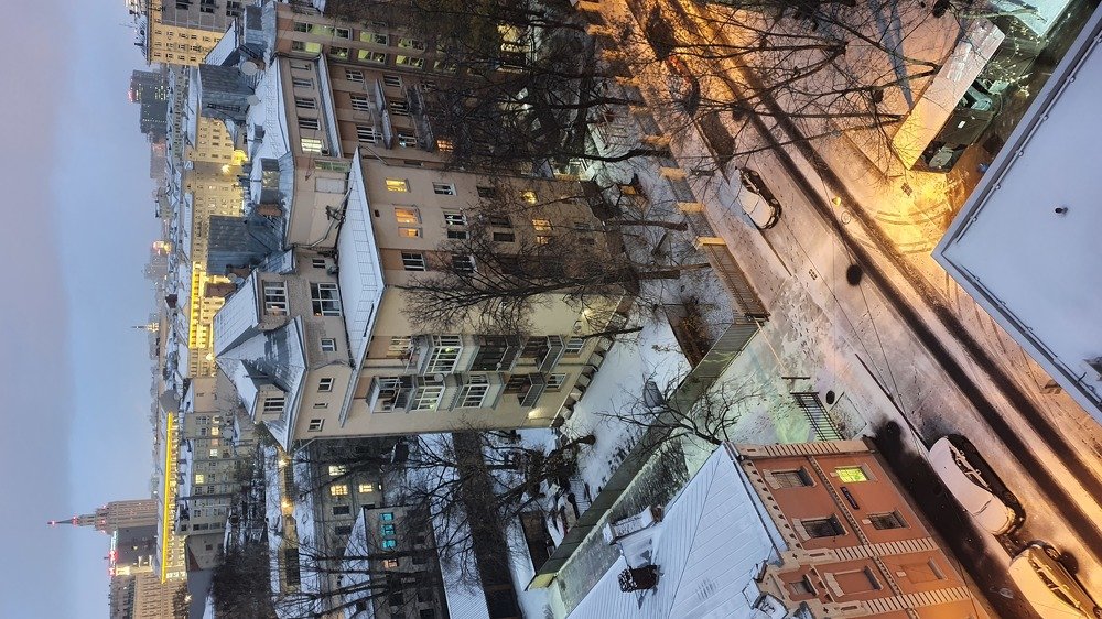 Пустые улицы снежной ночью