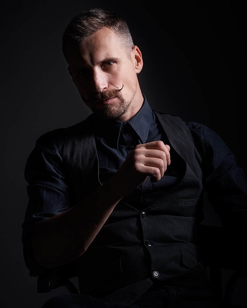 Моя философия жизни проста: мне нужно кого-то любить, чего-то ждать и что-то делать